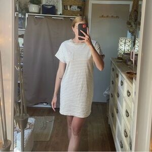 Gap pocket neutral striped t-shirt dress